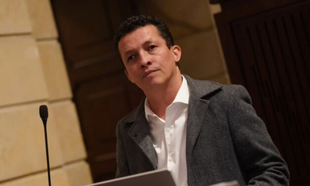 Alejandro Toro desafía al poder en Antioquia