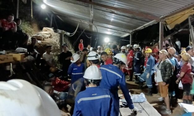 Rescatados con vida los 18 mineros atrapados en socavón de Remedios, Antioquia