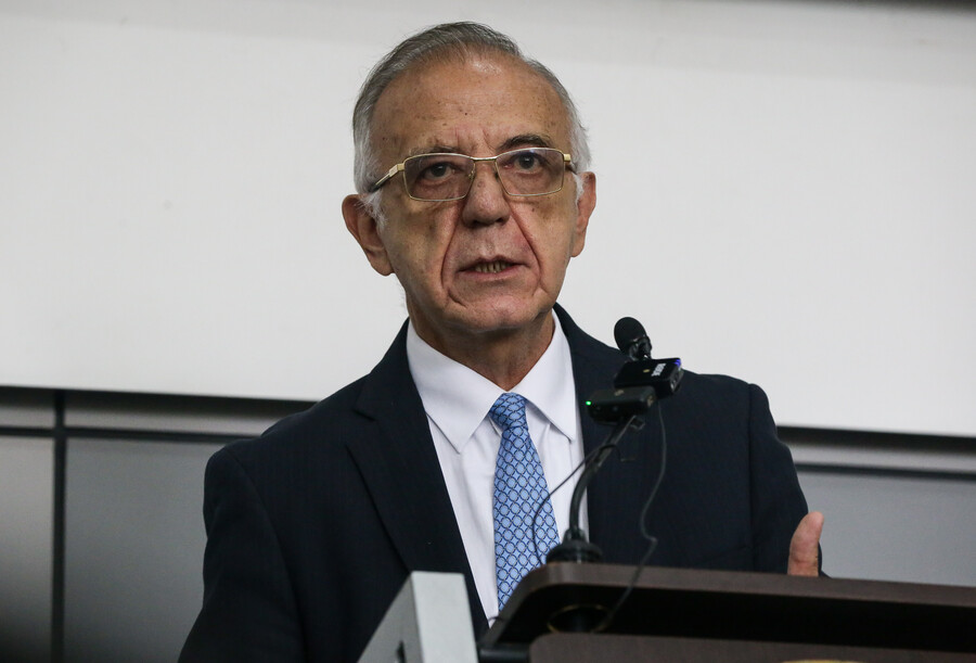 En carta al Papa, Uribismo rechaza nombramiento de embajador en el Vaticano
