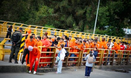 Gobierno colombiano garantiza atención digna a connacionales deportados desde Ecuador