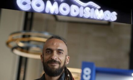 ¿Publicidad disfrazada? Daniel Carvalho promociona empresa privada y despierta críticas por posible conflicto de interés