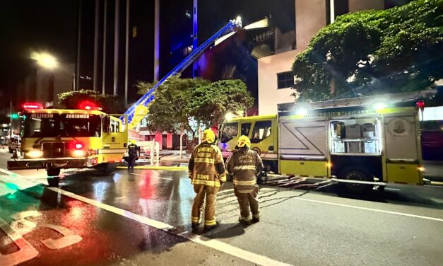 Grave incendio en la Clínica Fundadores obliga al traslado de 150 pacientes: Promédicos advierte impacto para trabajadores y atención médica