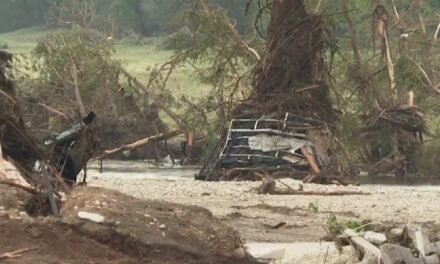 Aumentan a 80 los muertos por inundaciones en Texas