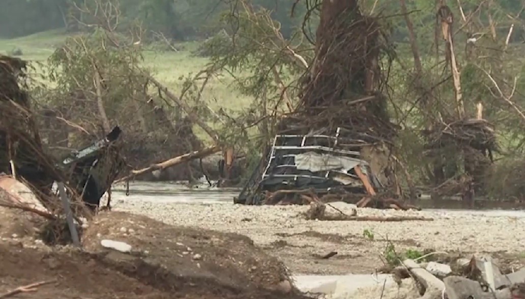 Aumentan a 80 los muertos por inundaciones en Texas