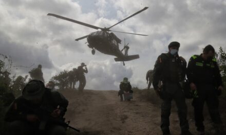Luto en Antioquia: seis muertos deja atentado a helicóptero
