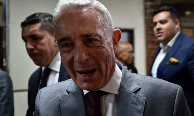 Tribunal niega medida provisional a Uribe en tutela contra prisión domiciliaria