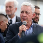 Álvaro Uribe visitó lugar de atentado de Miguel Uribe Turbay