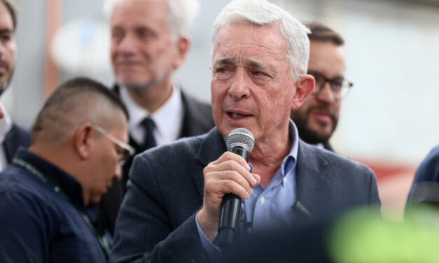 Álvaro Uribe visitó lugar de atentado de Miguel Uribe Turbay