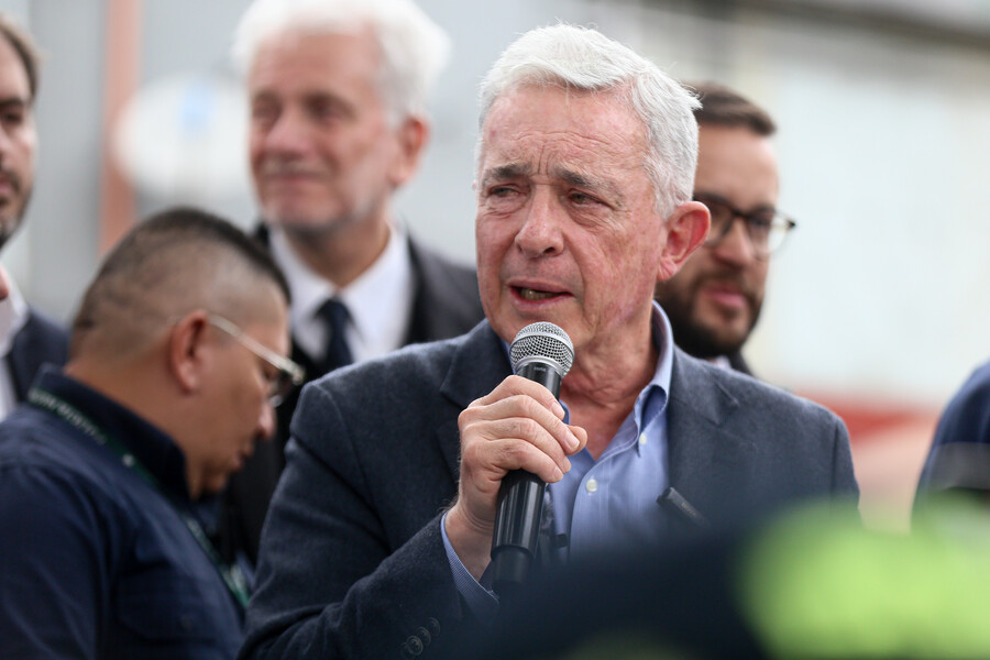 Álvaro Uribe visitó lugar de atentado de Miguel Uribe Turbay