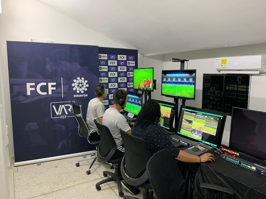 El VAR: entre la justicia y la controversia en el fútbol colombiano