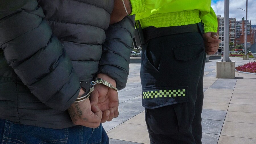 Judicializados dos suboficiales de la Policía en Medellín por presunta extorsión a pareja