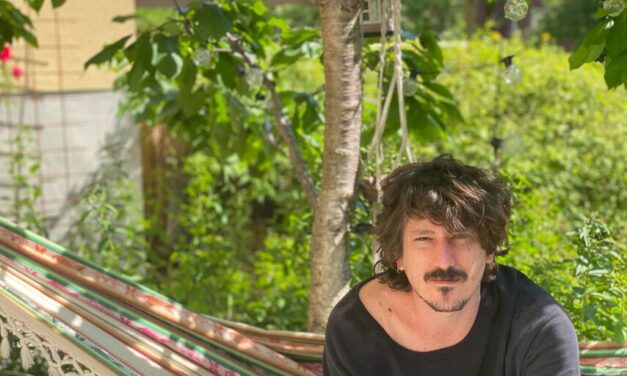 Simón Mesa: «Decidí convertir mis frustraciones en comedia»