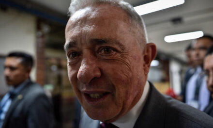Al INPEC aún no llega boleta de detención domiciliaria contra Álvaro Uribe