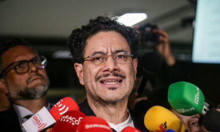 Magistrado que tramita tutela de Uribe habría estado impedido en un caso anterior, según víctimas