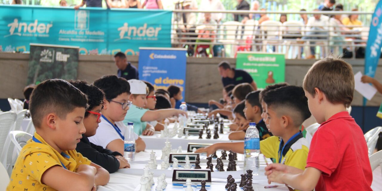 Medellín recibe a los mejores ajedrecistas juveniles en la semifinal del VII Torneo A la Rueda Rueda