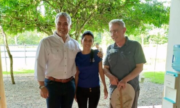 Iván Duque plantea tutela para que Uribe se defienda en libertad