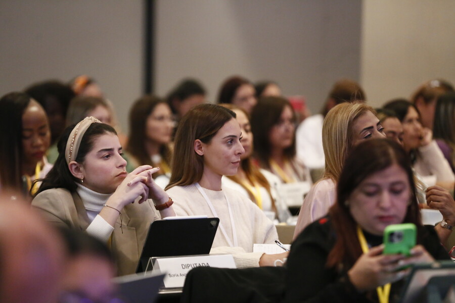 Participación de las mujeres en la política: avances y barreras que persisten en Colombia