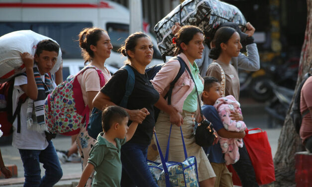 Violencia deja 159 mil desplazados y confinados en 2025