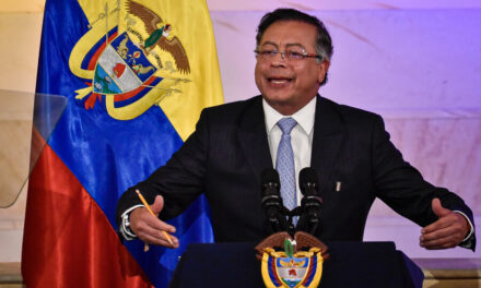 Petro pide respeto a la Constitución por viaje de alcaldes a EE. UU.