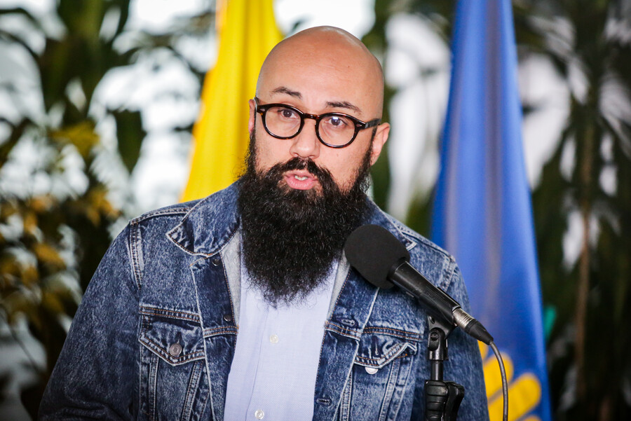 Jefe de debate de Daniel Quintero denuncia a Carlos Carrillo, director de la UNGRD, por presunta participación en política