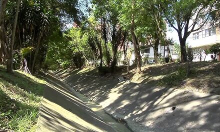 Nuevos asentamientos e incumplimientos elevan el riesgo de tragedia en la quebrada La Picacha