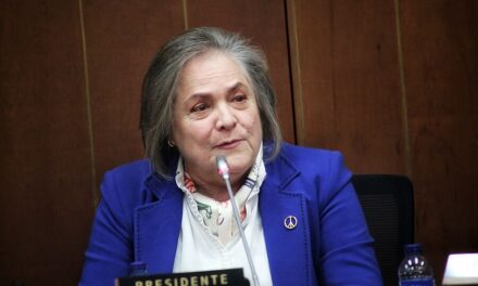 Clara López lanza su precampaña y habla de su compromiso con el país