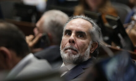 Benedetti arremete contra Magistrada Lombana tras allanamiento a su vivienda