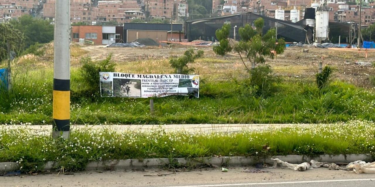 Con cartel del Frente 36 de las disidencias de las FARC, explotan explosivo en torre de energía de EPM en Bello