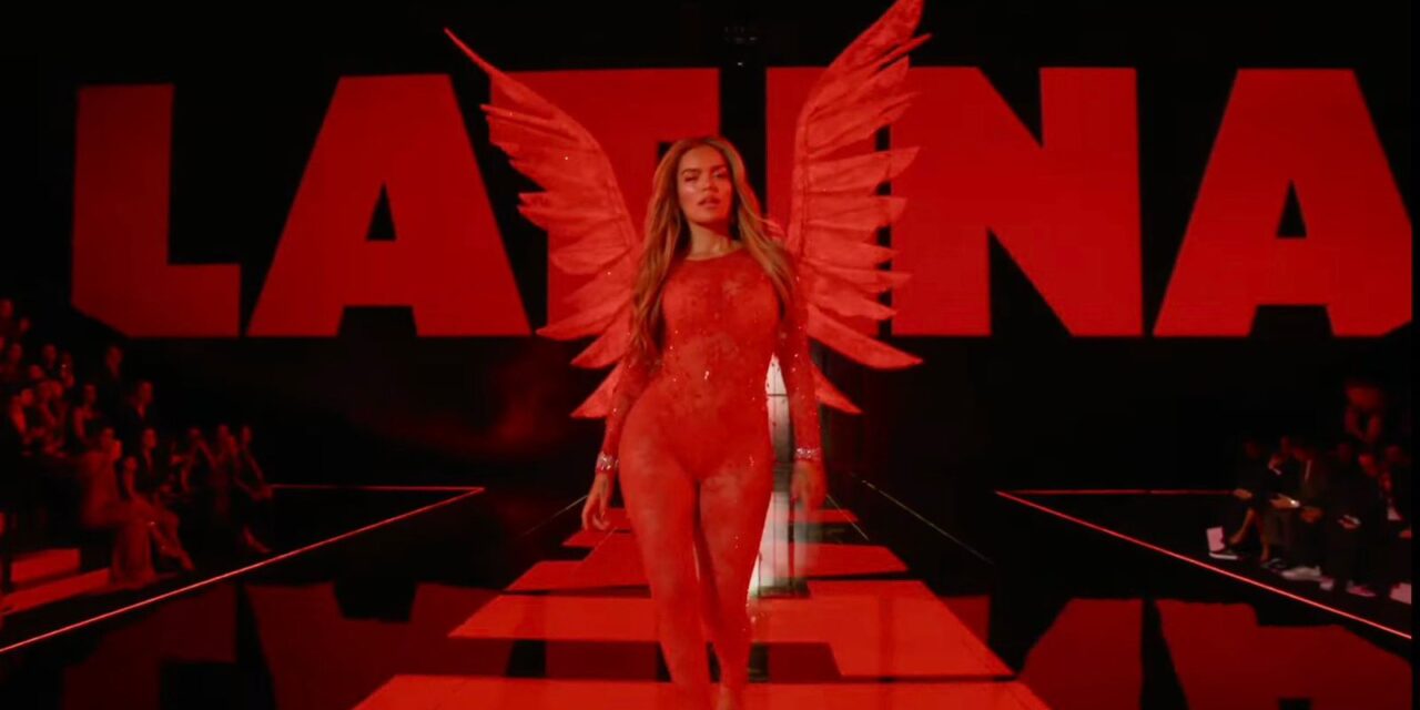 Karol G, un ángel latino en el Victoria’s Secret Fashion Show