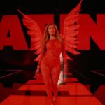 Karol G, un ángel latino en el Victoria’s Secret Fashion Show