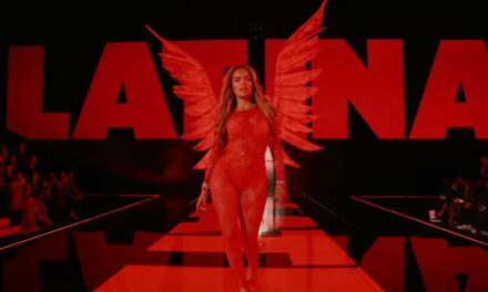 Karol G, un ángel latino en el Victoria’s Secret Fashion Show