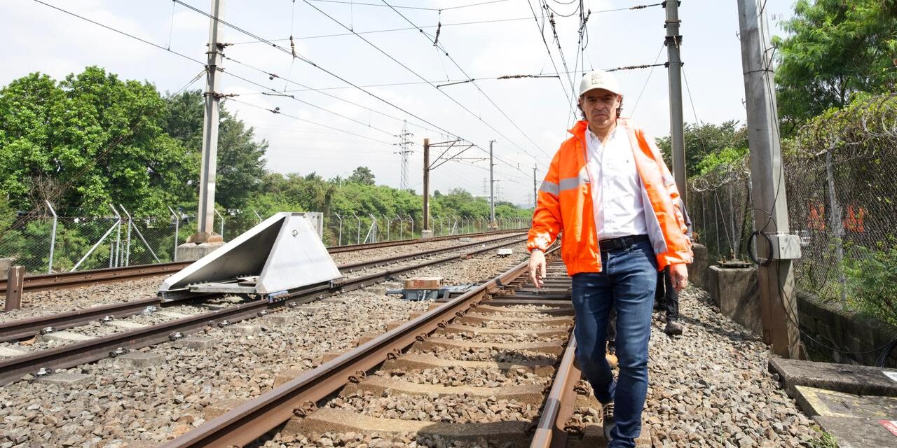 Luego de tres días de ausencia por vieja internacional, alcalde de Medellín le hizo frente a la contingencia del Metro