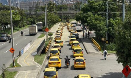 Incumplimientos de Fico Gutiérrez y secretarías de Movilidad del Valle de Aburrá motivan el paro de taxistas
