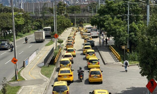 Incumplimientos de Fico Gutiérrez y secretarías de Movilidad del Valle de Aburrá motivan el paro de taxistas