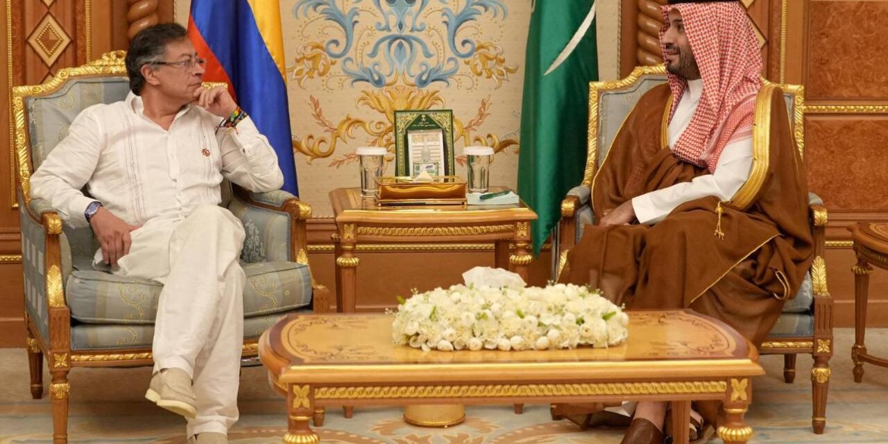 Petro pide a Arabia Saudita intermediar ante EE. UU. por ataques en el Caribe