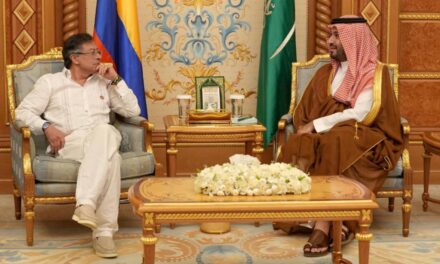 Petro pide a Arabia Saudita intermediar ante EE. UU. por ataques en el Caribe