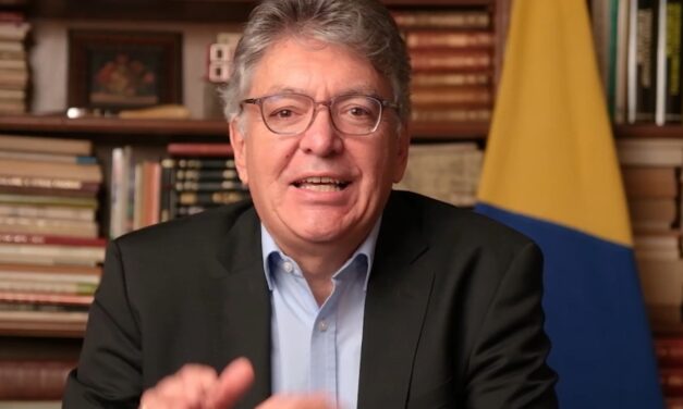 Mauricio Cárdenas ofrece casas a cambio de apoyo electoral: posible soborno al sufragante y uso indebido de datos personales