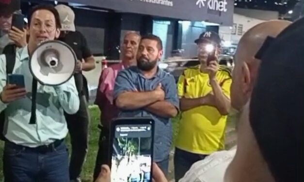 Taxistas en Medellín levantan el paro, pero se declaran en asamblea permanente