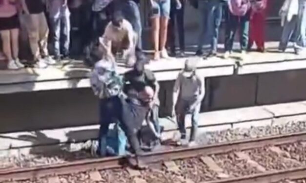 Adulto mayor cae a la vía férrea del Metro de Medellín tras desmayarse en la estación San Antonio