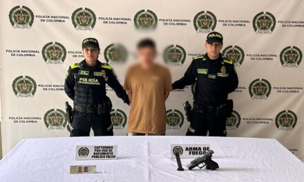 Capturan a dos hombres por porte ilegal de armas en la comuna 3 de Medellín