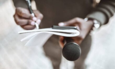 Alrededor de 20 periodistas habrían sido desvinculados de Caracol Radio y W Radio