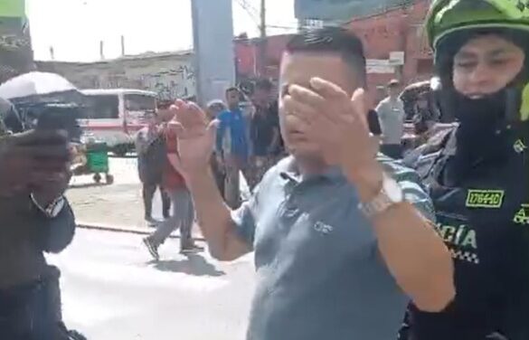 Taxista habría apuñalado a un peatón en Medellín tras un reclamo por saltarse un semáforo en rojo