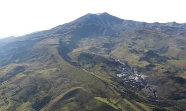 Ordenan evacuaciones preventivas por aumento de actividad en el volcán Puracé