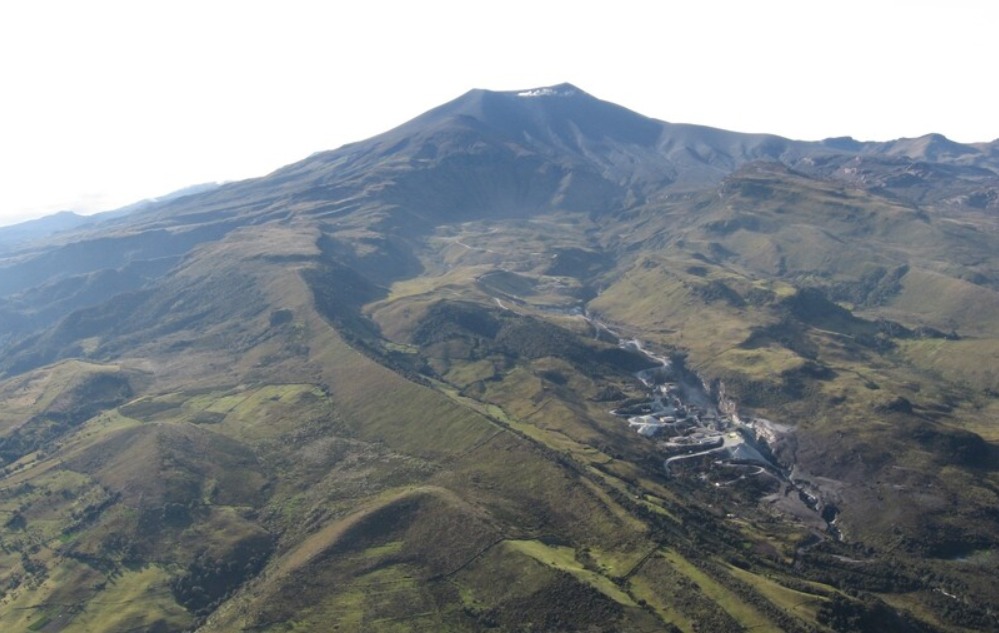 Ordenan evacuaciones preventivas por aumento de actividad en el volcán Puracé