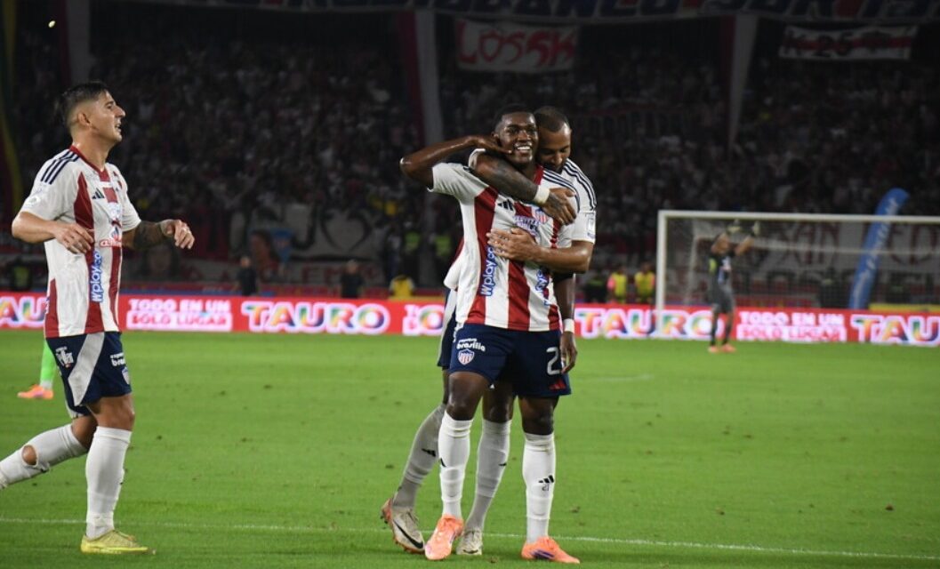 Junior remonta a Nacional en Barranquilla y asume el liderato del Grupo B