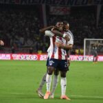 Junior remonta a Nacional en Barranquilla y asume el liderato del Grupo B