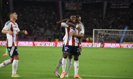 Junior remonta a Nacional en Barranquilla y asume el liderato del Grupo B