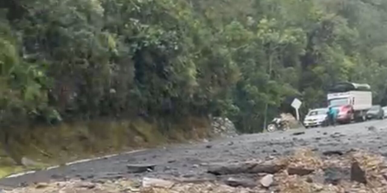 Última hora: Explosión con artefacto improvisado provoca cierre total en la vía Los Llanos – Tarazá