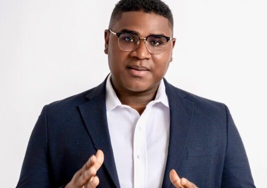 Denuncian a multinacional por presunta explotación a vendedores ambulantes en Colombia