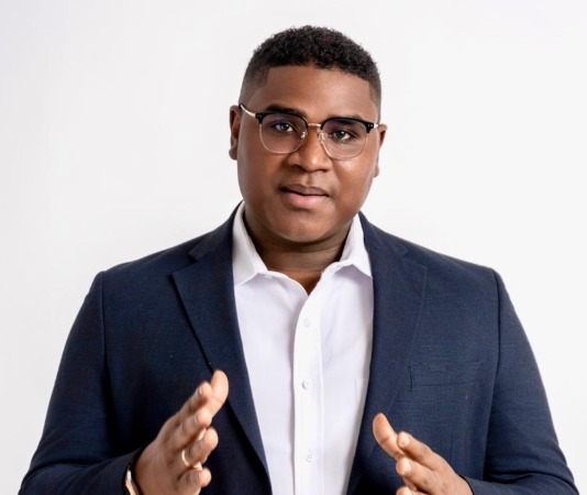 Denuncian a multinacional por presunta explotación a vendedores ambulantes en Colombia